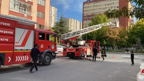 kayseride-korku-dolu-anlar-unutulan-sigara-yangin-cikardi-1665583020793.jpg Kayseri'de korku dolu anlar! Unutulan sigara yangın çıkardı - 1