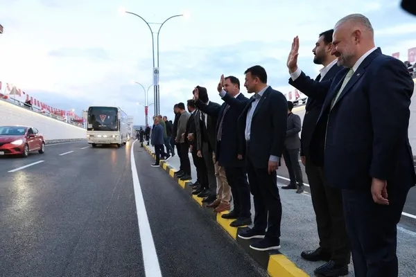 Menemen’e tarihi yatırım! CHP’li Büyükşehir’in yapamadığını AK Partili ilçe belediyesi yaptı