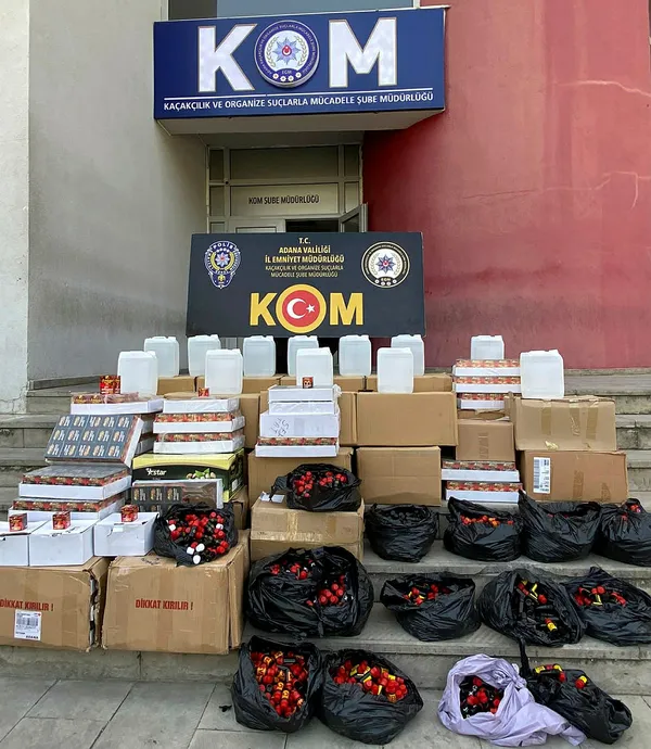 adanada-sahte-icki-operasyonu-810-litre-ele-gecirildi-1651650466889.jpg Adana'da sahte içki operasyonu: 810 litre ele geçirildi - 1