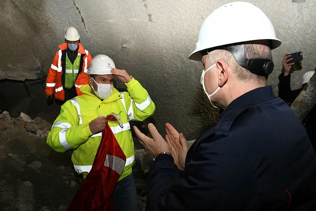Karadeniz ve İç Anadolu’yu birbirine bağlayan Kırkdilim Tüneli’nde ışık görme töreni yapıldı
