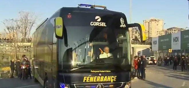 Fenerbahçe Galatasaray derbisi öncesinde takımlar stada geldi