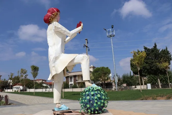 İYİ Partili İbrahim Özkan Merkezefendi'deki heykelleri AK Parti yaptırdı sandı! Fena rezil oldu - 3