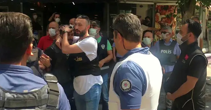 Son dakika: HDP İzmir İl Başkanlığı'na saldırı: Parti çalışanı öldü, saldırgan gözaltında! AK Parti'den sert tepki geldi - 2