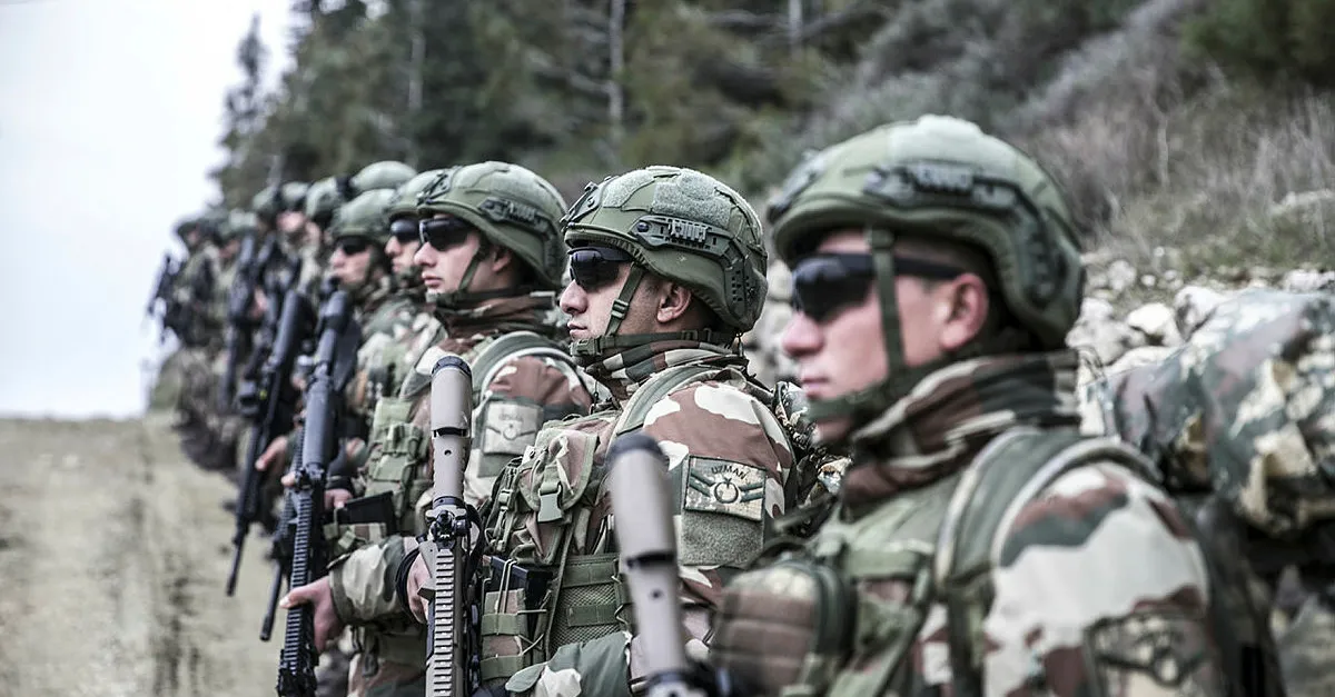 60 bin komando Suriye sınırında | Video