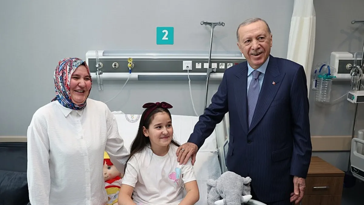 Başkan Erdoğan'dan Bağcılar Kadın Doğum ve Çocuk Hastalıkları Hastanesi'nde hastalara ziyaret