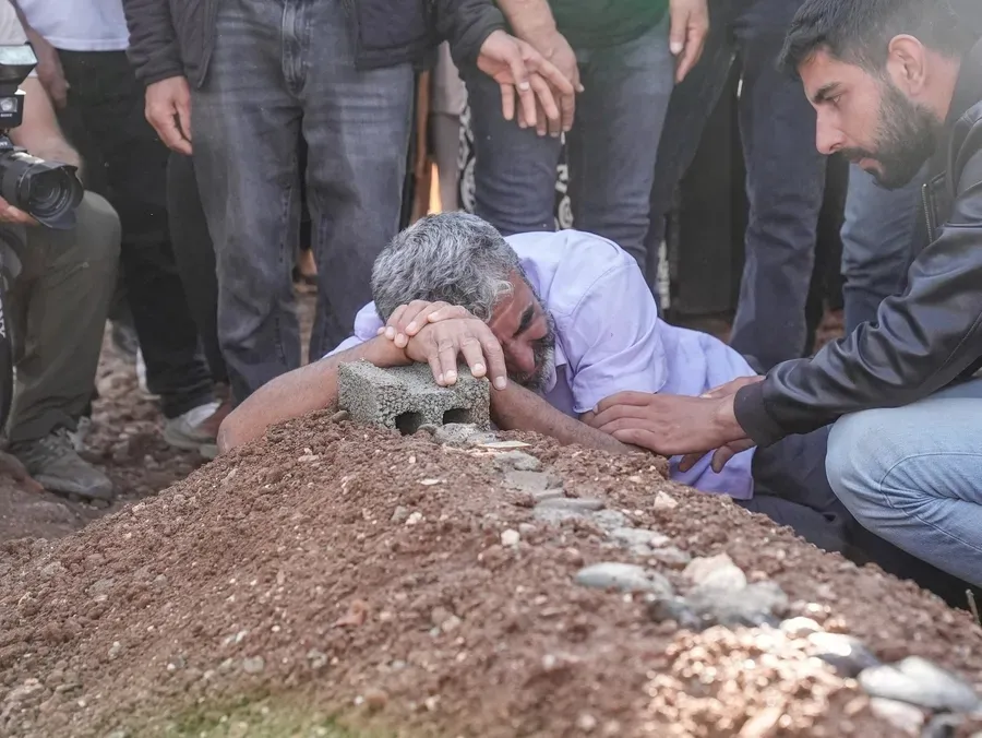 rojin-kabais-sorusturmasinda-kritik-viraj-rektor-ve-yegeni-icin-yeni-talep-dna-ornegi-dosyada-1786548022755.jpeg Rojin Kabaiş soruşturmasında kritik viraj: Rektör ve yeğeni için yeni talep: DNA örneği dosyada - 6