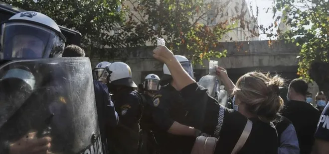 Yunanistan’da çiftçiler sokaklara döküldü