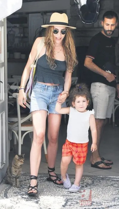 Kenan İmirzalıoğlu'nun minik kızı Leyla'ya bakın! Güzel anne Sinem Kobal'ın paylaşımı beğeni topladı! "İki bebek..." 10