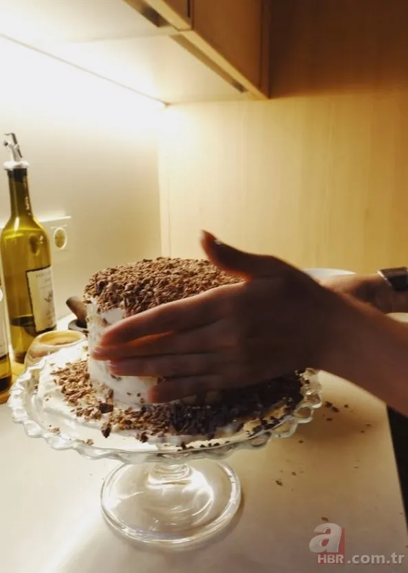 Neslihan Atagül mutfakta döktürdü: "Bayram pastası hazır" 4