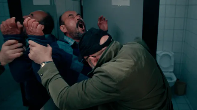 Orhan karısını döven adama dersini verdi