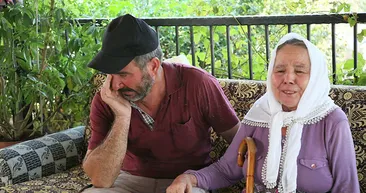 Alevlerin arasında annesini 600 metre sırtında taşıdı: Ölürüm ana seni bırakmam