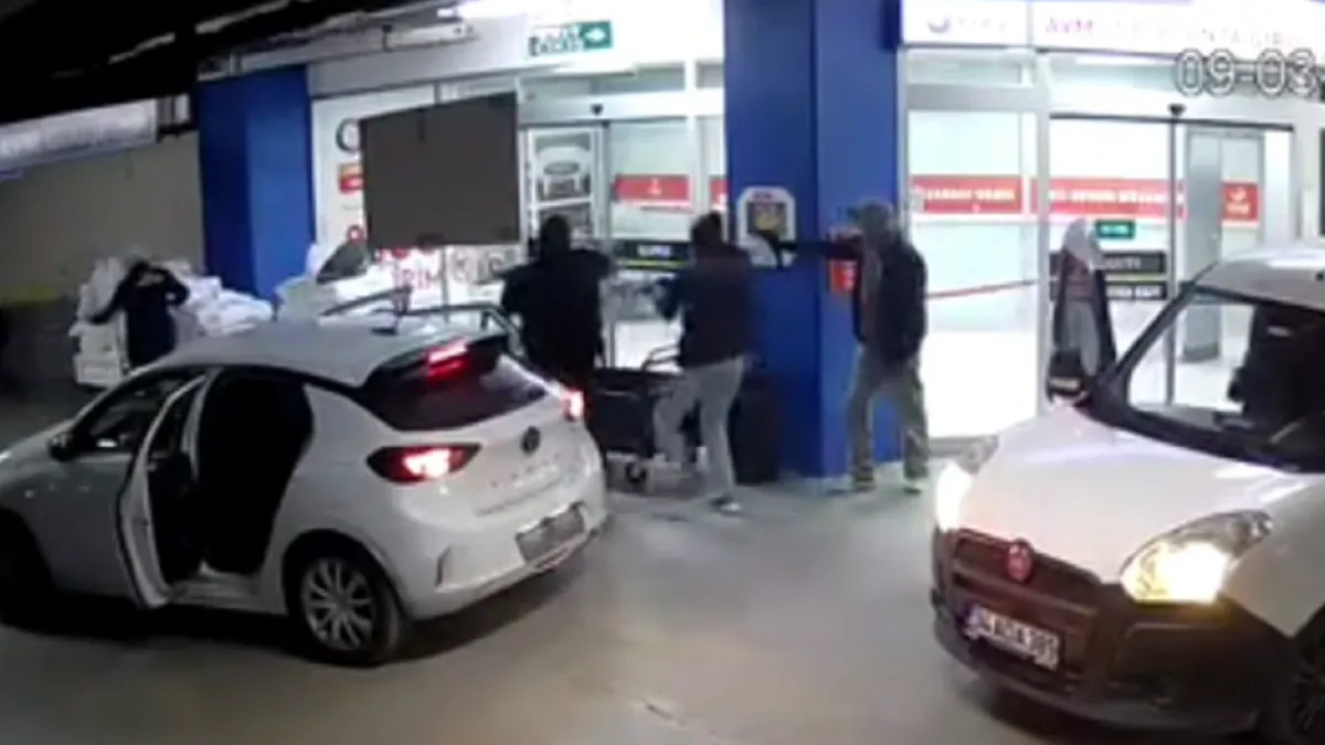 İstanbul'da büyük vurgun: Uzun namlulu silahlarla 20 milyon lira çaldılar! O anlar kamerada