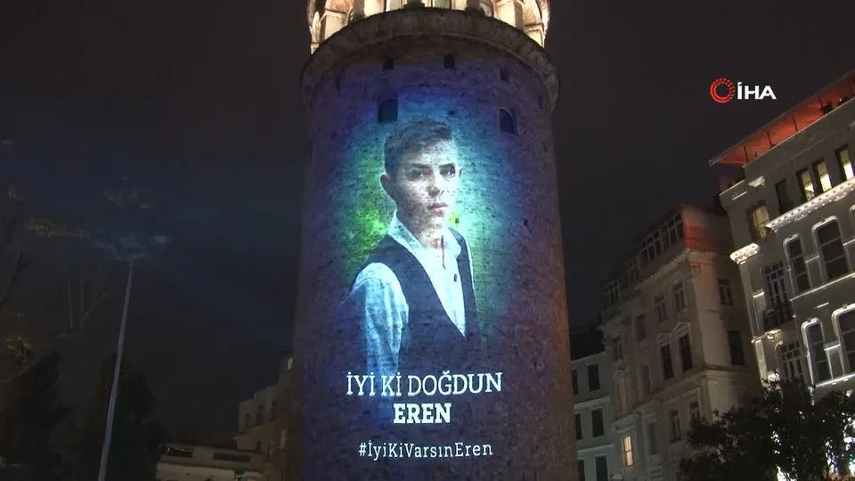 Şehit Eren Bülbül'ün doğum gününe özel hazırlanan video Galata Kulesi'ne yansıtıldı