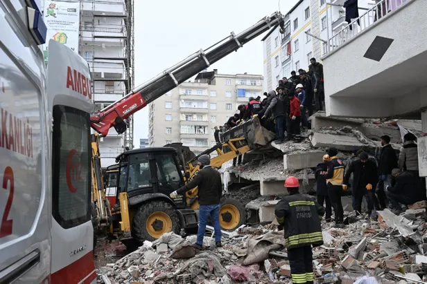 kahramanmaras-depreminde-son-dakika-kahramanmarasta-olu-yarali-sayisi-kac-kac-bina-yikildi-77lik-depremde-son-1675679537509.jpg Kahramanmaraş depreminde SON DURUM | Kahramanmaraş'ta ölü, yaralı sayısı kaç? Kaç bina yıkıldı? 7.7'lik depremde SON DURUM NE? - 2