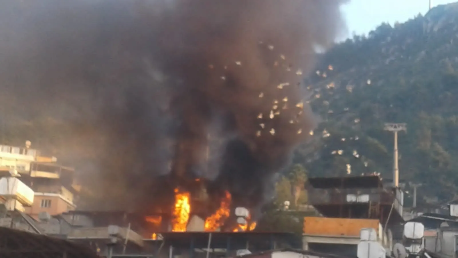 Hatay’da korkutan yangın! Alevler bir anda yükseldi