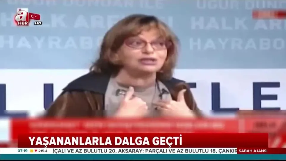 Cumhuriyet yazarı Mine Kırıkkanat dindar insanları aşağıladı