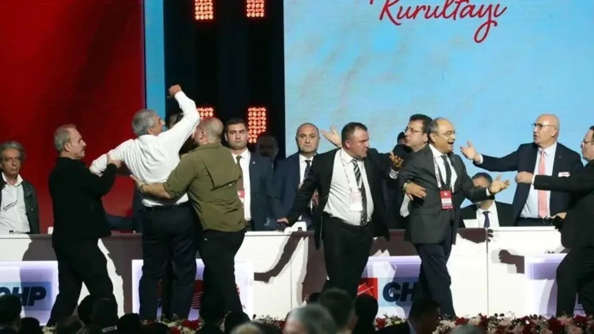 CHP'de yumruklar havada uçuştu! Delege seçimi değil meydan muharebesi