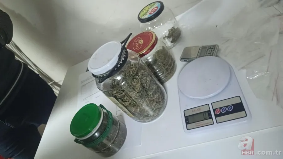 Bursa’da film gibi operasyon...Dilenci kılığındaki polis kapıyı açtırdı 4