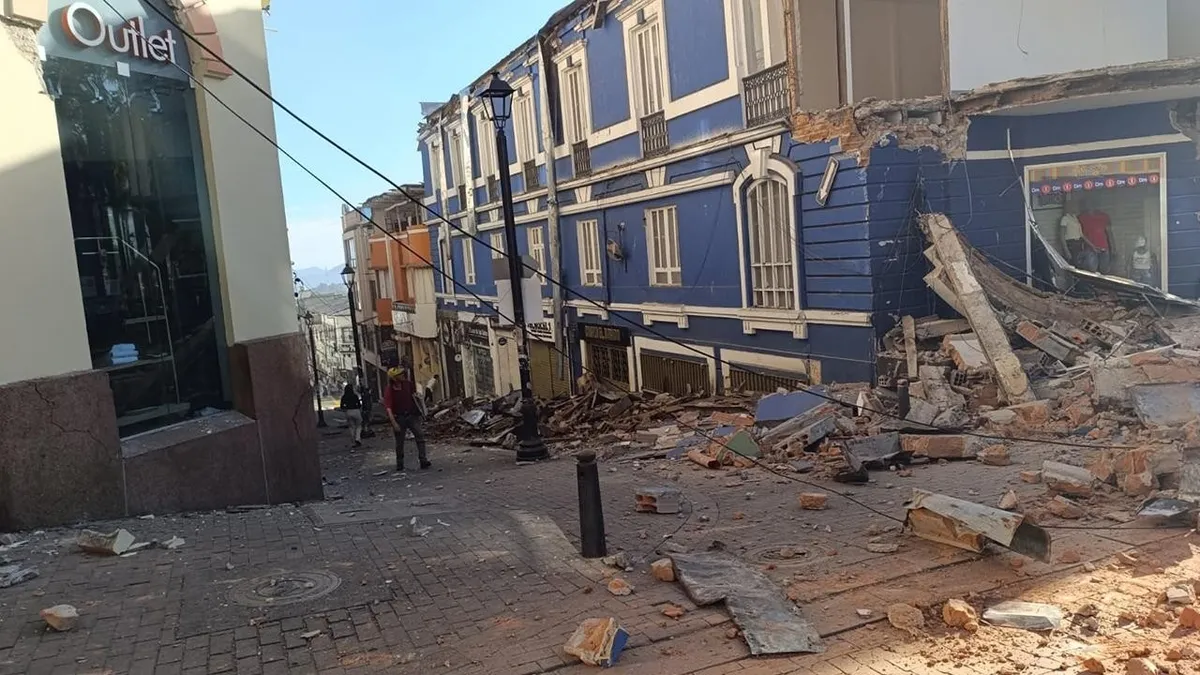 Kolombiya'da 7,4 büyüklüğünde deprem!