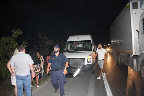 antalyada-rus-turistler-kabusu-yasadi-kazaya-bakarken-kazaya-sebep-oldular-1632829941491.jpg Antalya’da Rus turistler kabusu yaşadı: Kazaya bakarken kazaya sebep oldular! - 3