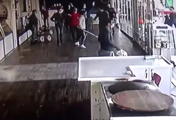 Antalya’da “Maske takın” diye uyaran esnafı bıçakladılar - 1