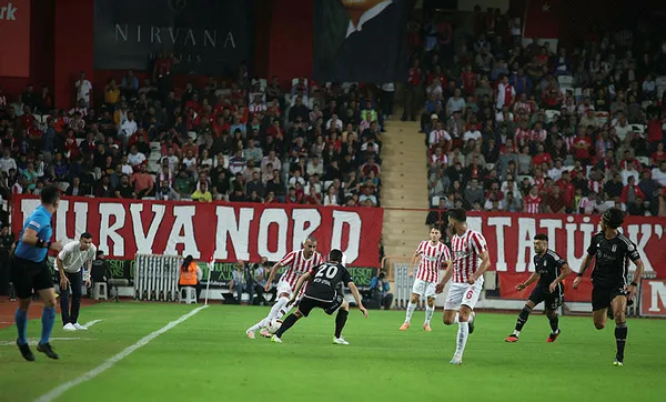 Beşiktaş Antalya’da kayıp! Antalyaspor 3 - 2 Beşiktaş MAÇ SONUCU