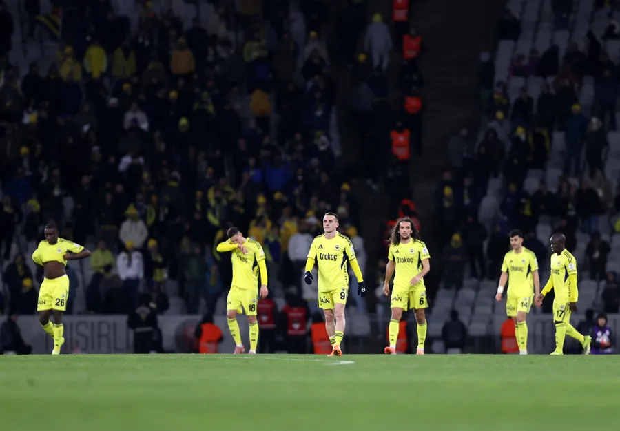 kanarya-zirve-yarisinda-kan-kaybetti-fenerbahce-fatih-karagumruke-maglup-oldu-1773428228312.jpg Kanarya zirve yarışında kan kaybetti! Fenerbahçe Fatih Karagümrük'e mağlup oldu - 6