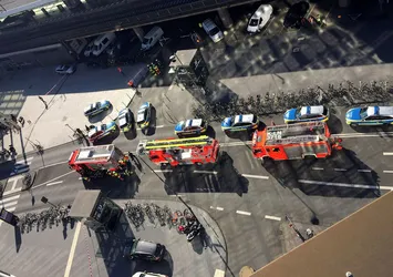 Köln merkez tren istasyonunda rehine krizi!