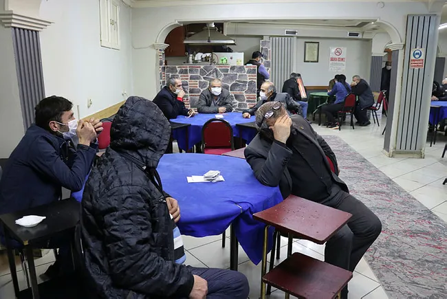 Bursa’da kamerayla izlenen gizli geçitli dernek lokaline baskın - 10