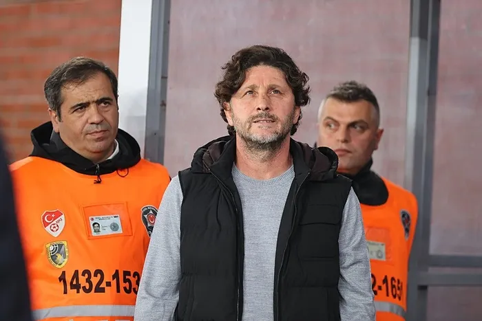 Fırtınadan net zafer! Bordo-mavililer 3 puanı 4 golle aldı