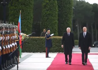 Başkan Erdoğan, Azerbaycan Cumhurbaşkanı İlham Aliyev tarafından resmi törenle karşılandı