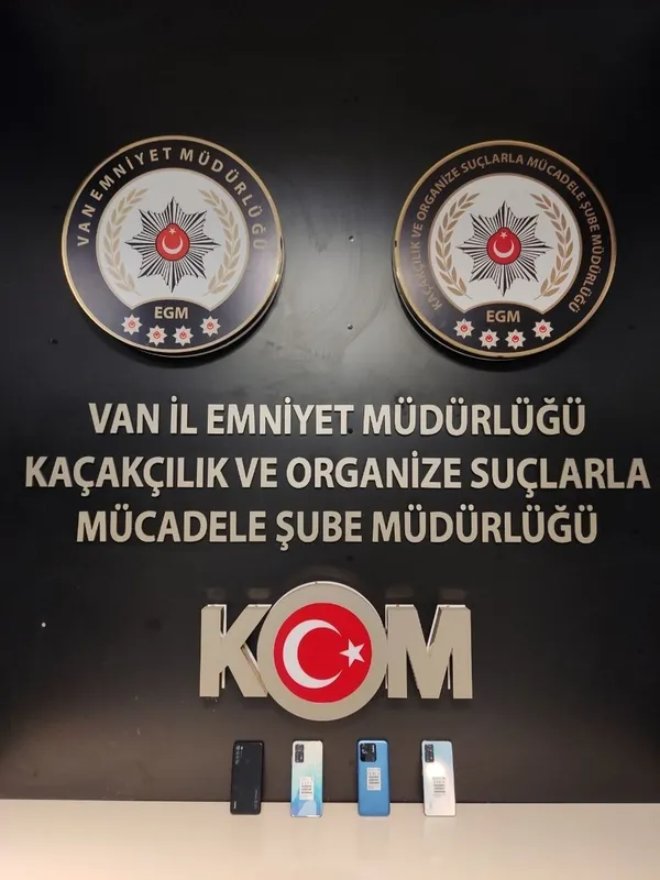 vanda-gumruk-kacakciligi-operasyonu-13-kisiye-islem-yapildi-1660542773005.jpg Van’da gümrük kaçakçılığı operasyonu! 13 kişiye işlem yapıldı - 3
