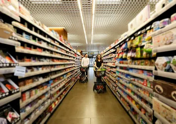 Tarladan markete fiyat uçurumu! Raftaki fiyatlar niye düşmüyor? Canlı yayında anlattı: Alan bunlar, taşıyan bunlar, depolayan bunlar...