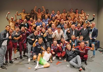 Trabzonspor'dan Beşiktaş galibiyeti pozu