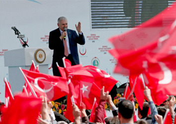 Başbakan Binali Yıldırım'dan Macron'a sert tepki!