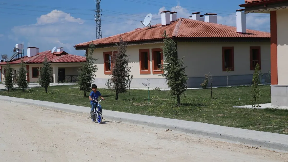 Hataylı depremzedelerin köy tipi konutlarında ilk bayramları