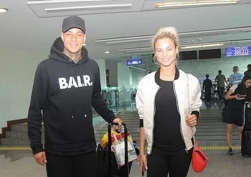 Van der Wiel: "Fenerbahçe'de oynamak için sabırsızlanıyorum"