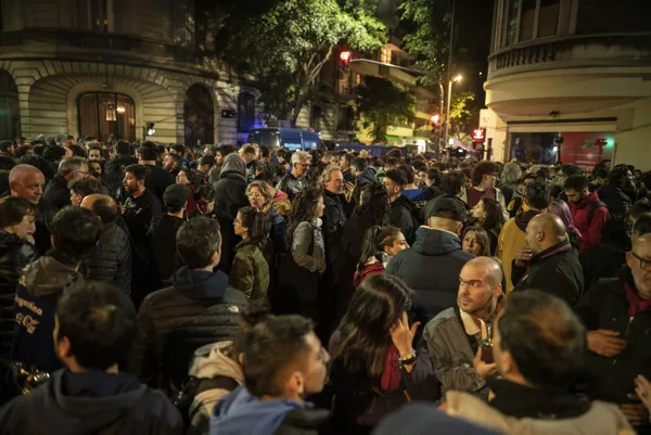 Arjantin’de Cumhurbaşkanı Yardımcısı Kirchner’a canlı yayında suikast girişimi! Son anda kurtuldu