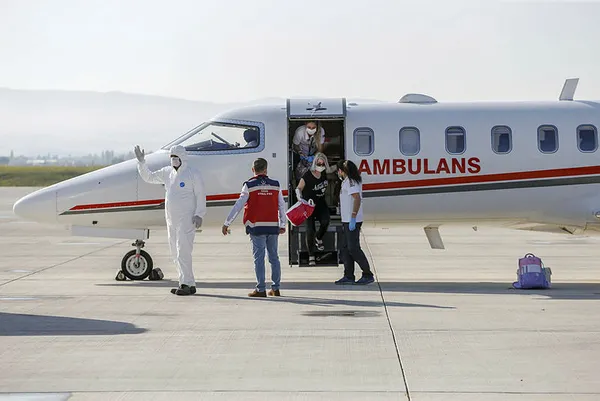 Türkmenistan'da yaşayan çocuk hasta Nihal Naz Aydın ambulans uçakla Türkiye'ye getirildi - 1