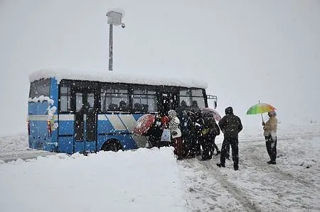 Kar yolları kapattı! Elektrikler kesildi, su şebekeleri dondu, okullar tatil - 5