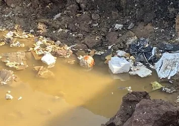 En acı kare! Sancaktepe'de inşaat alanında boğulan 3 kardeşin peşinden koştuğu top görüntülendi