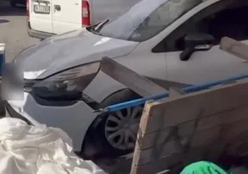 Beykoz'da pazarda dehşet anlar! Fren yerine gaza bastı: 2 yaralı