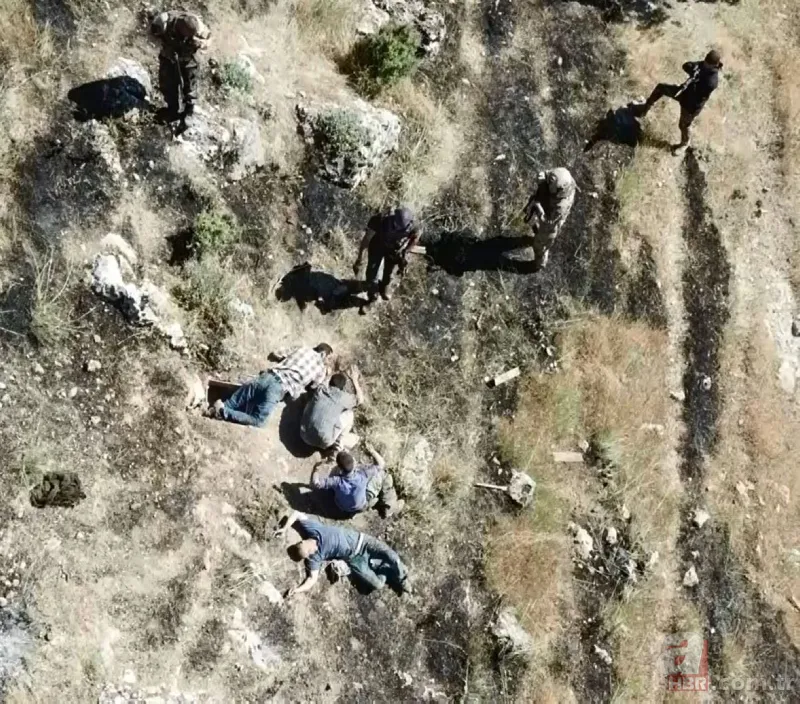 Batman'da PKK'lı 4 teröristin teslim oluşu kamera görüntülerine yansıdı. 13