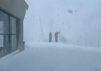 Antalya'da Tahtalı Dağı zirvesine kar yağdı