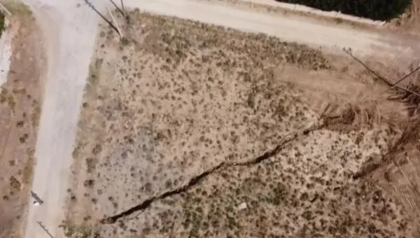 Afyonkarahisar'da vatandaşı korkutan yarık! Sabah uyandıklarında böyle buldular - 1