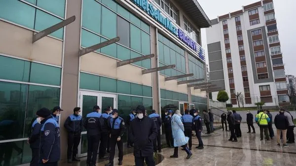 chp li ibb zabitasindan skandal basaksehir de sehit savci mehmet selim kiraz bilgi evi nin kilidini kirip iceri girdiler ahaber son dakika video izle