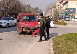 Bursa'da trafik kazası: 3 yaralı