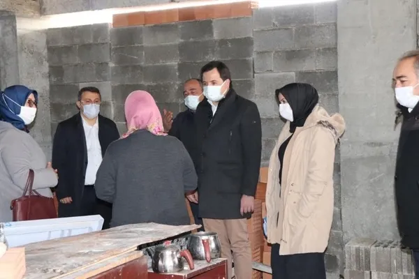 Son dakika: Yangında evleri kül olan aileye 41 bin TL destek sağlandı - 3