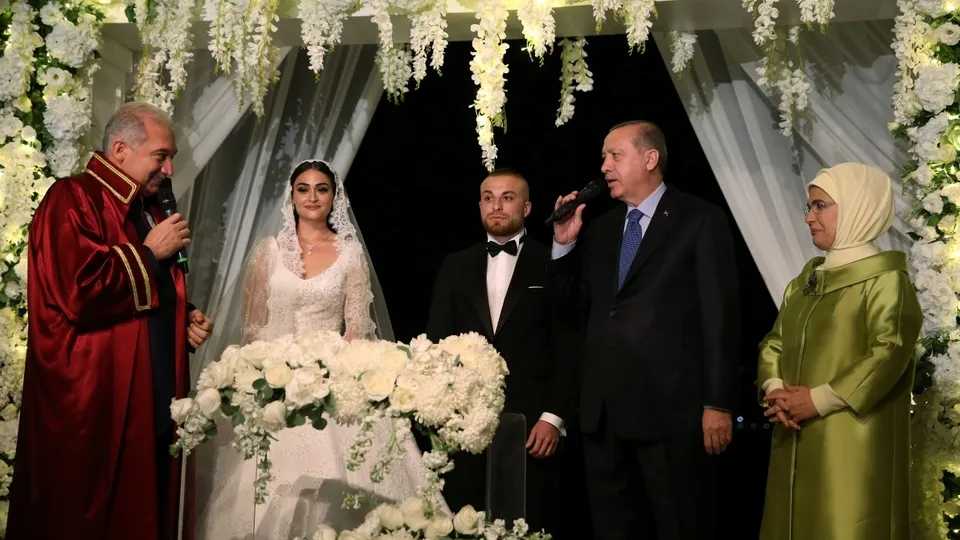 Gökhan Töre dünya evine girdi!