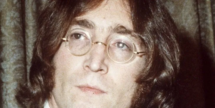 John Lennon’un gözlüğü 970 bin TL’ye satıldı